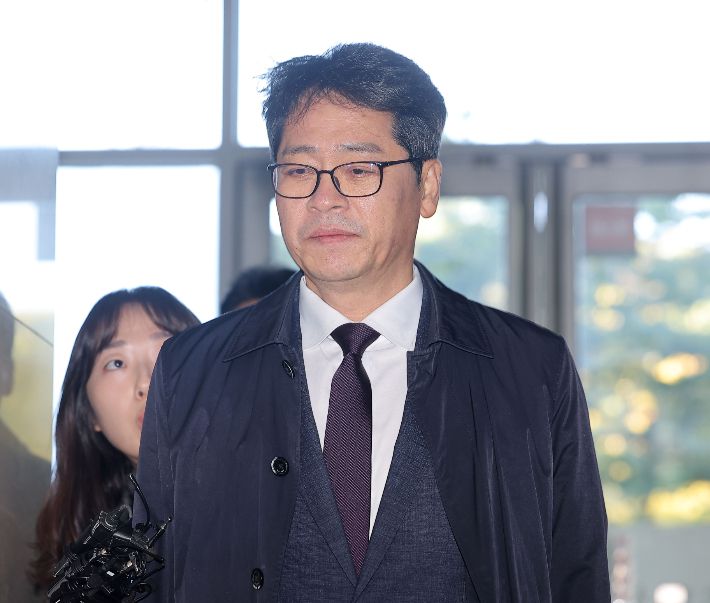 박석일 전 고위공직자범죄수사처 수사3부장이 27일 서울 서초구 이명현 순직해병 특별검사팀에 피의자 신분으로 출석하고 있다. 연합뉴스