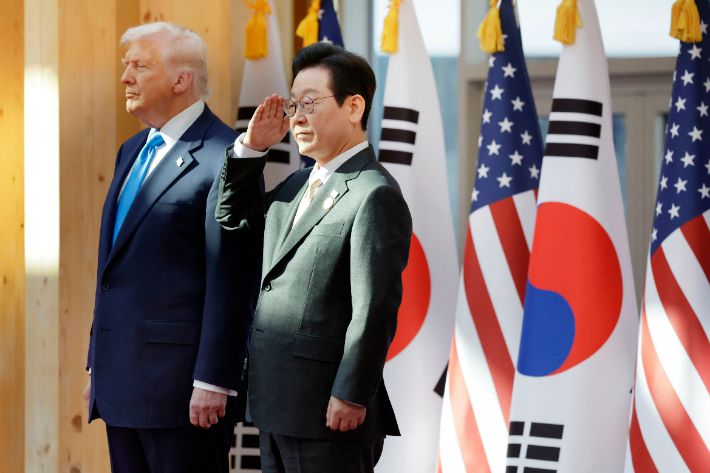 거수경례하는 이재명 대통령. 연합뉴스