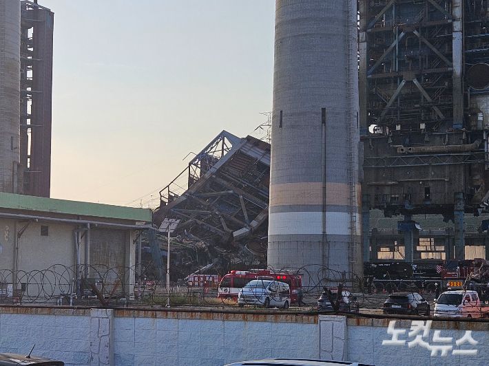 6일 오후 울산 남구 한국동서발전 울산화력발전소에서 대형 구조물이 무너지는 사고가 발생해 7명이 매몰됐다. 반웅규 기자