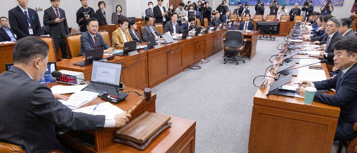 국회 운영위에서 김현지 국감 증인채택 불발     (서울=연합뉴스) 황광모 기자 = 29일 국회에서 열린 운영위원회 전체 회의에서 2025년도 국정감사 기관 증인 채택의 건이 여야 표결을 통해 통과되고 있다. 2025.10.29     hkmpooh@yna.co.kr (끝)   <저작권자(c) 연합뉴스, 무단 전재-재배포, AI 학습 및 활용 금지> 연합뉴스
