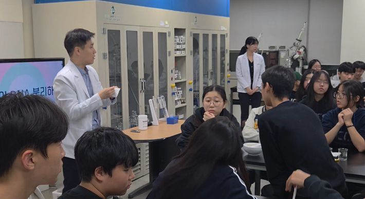 7일 수원 영통구 경기바이오센터에서 100번째 '생명우주캠프'가 진행되고 있다. 생명우주캠프 제공