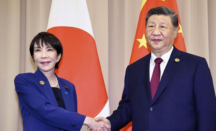 시진핑 중국 국가주석(오른쪽)과 다카이치 사나에 일본 총리. 연합뉴스