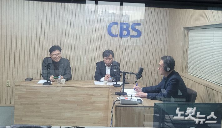 왼쪽부터 유상용 충북도의원, 이상식 충북도의원, 김종현 앵커. 충북CBS