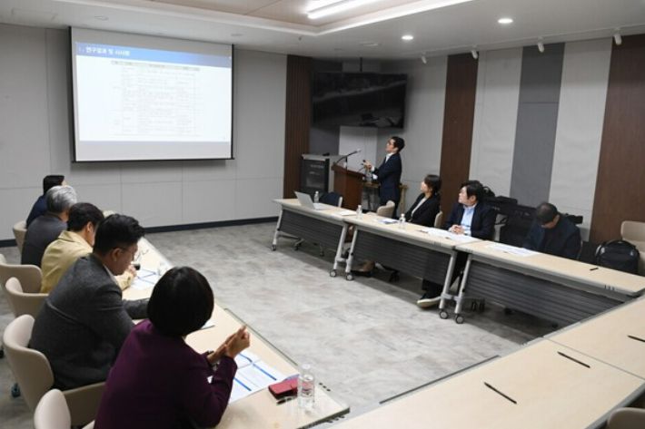 제주지역 관광숙박업 종사자 노동실태와 삶의 질 조사 연구용역 최종 보고회. 제주도의회 제공