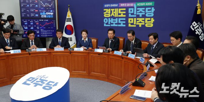 더불어민주당 정청래 대표가 5일 서울여의도 국회에서 열린 최고위원회의에서 발언을 하고 있다. 윤창원 기자