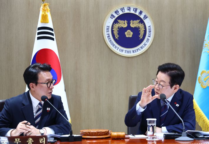 이재명 대통령(오른쪽)과 김민석 국무총리. 연합뉴스