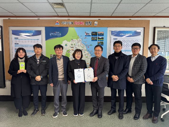 삼척시는 지난 4일 방위사업청과 '지방살리기 상생·교류협력 자매결연'을 체결했다. 삼척시 제공