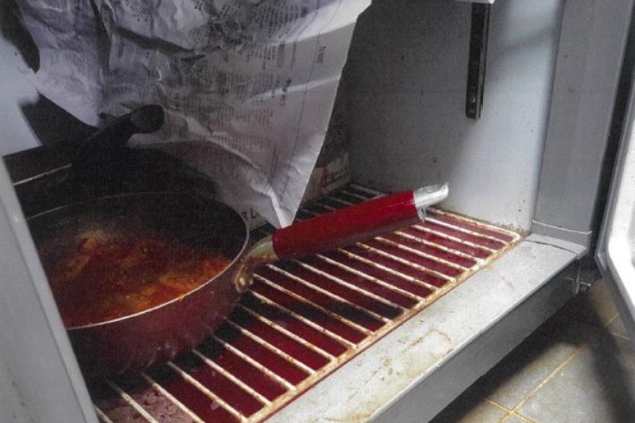 위생적 취급기준 위반(조리실 위생불량). 식품의약품안전처 제공