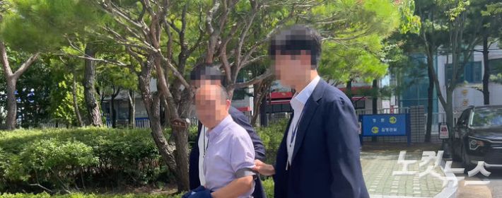 지난 7월 31일 익산시 공무원 A씨가 구속 전 피의자 심문(영장실질심사)을 위해 전주지법 군산지원에 출석하고 있다. 김대한 기자