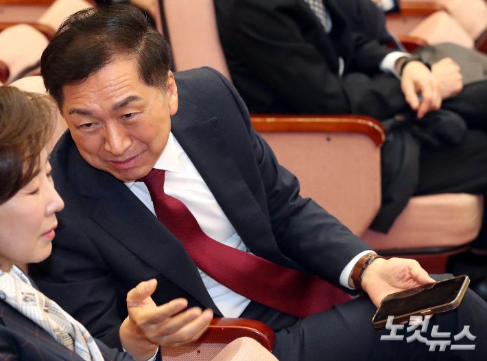 국민의힘 김기현 의원이 대화하고 있다. 황진환 기자