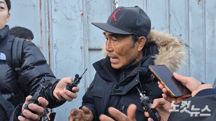 광주 도서관 신축 공사 현장에서 매몰된 철근공 고모 씨의 친동생 고대성 씨가 "비정상적인 공사현장"이었다고 말하고 있다 한아름 기자