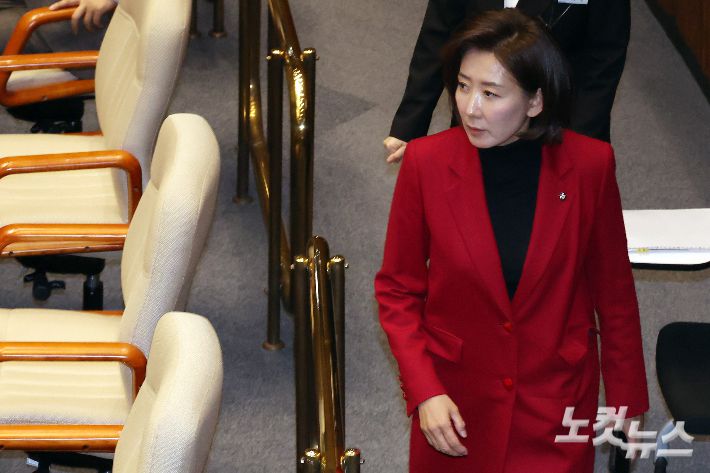 국민의힘 나경원 의원이 11일 서울 여의도 국회에서 열린 제430회국회(임시회) 제1차 본회의에 참석하고 있다. 윤창원 기자