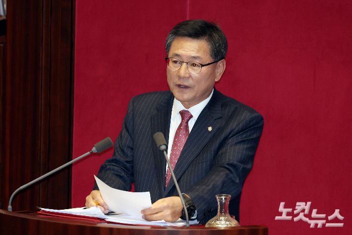 부산진을 이헌승 의원과 부산진갑 정성국 의원이 현역 김영욱 부산진구청장에 대한 평가를 두고 차이가 어떻게 날지 지역정가의 관심이 쏠리고 있다. 사진은 이헌승 의원. 황진환 기자