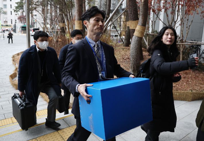 검찰의 '관봉권 띠지 폐기 의혹'을 수사하는 안권섭 상설 특별검사팀. 연합뉴스