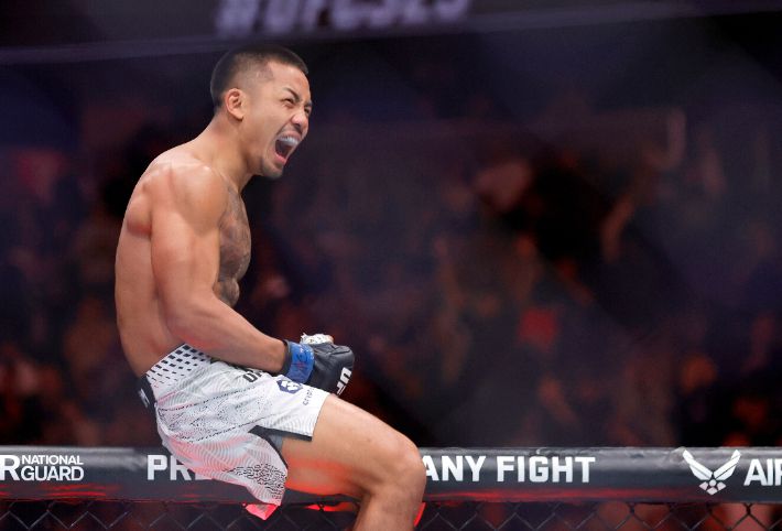 아시아 출신 남성 선수 최초로 UFC 챔피언이 된 조슈아 반. 연합뉴스