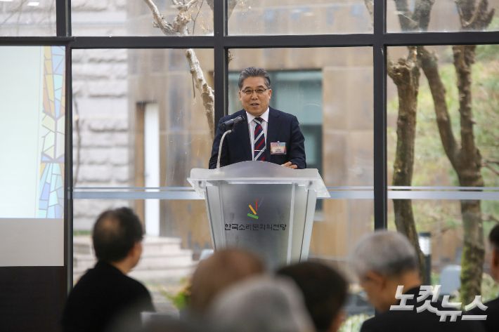 바울교회 신현모 목사가 신년예배에서 말씀을 전하고 있다. 최화랑 기자