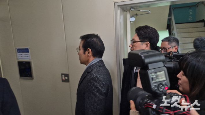 8일 경찰 조사를 받기 위해 경찰에 출석한 최경식 남원시장. 심동훈 기자