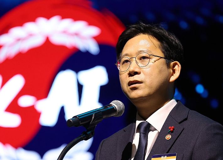 배경훈 부총리 겸 과학기술정보통신부 장관이 '독자 AI 파운데이션 모델' 프로젝트 1차 발표회에서 환영사를 하고 있다. 연합뉴스