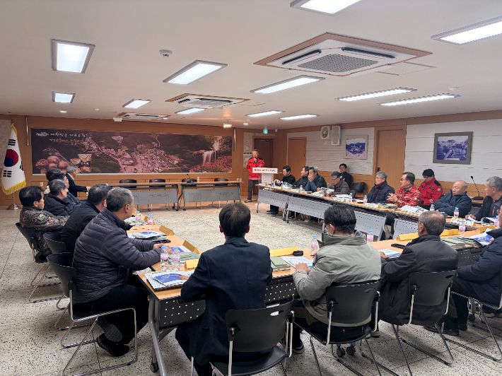 울진군이 소나무재선충병 차단을 위해 읍·면 이장출무회의를 중심으로 마을 홍보활동을 강화하고 있다. 울진군 제공