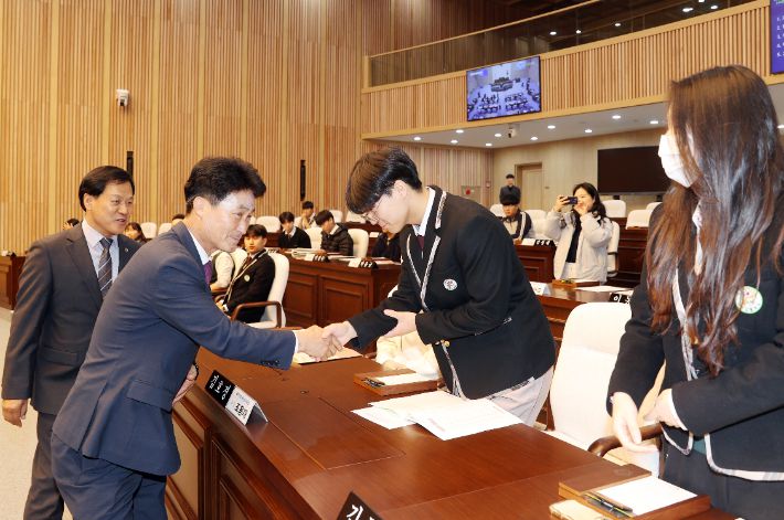 청소년의회교실. 충북도의회 제공