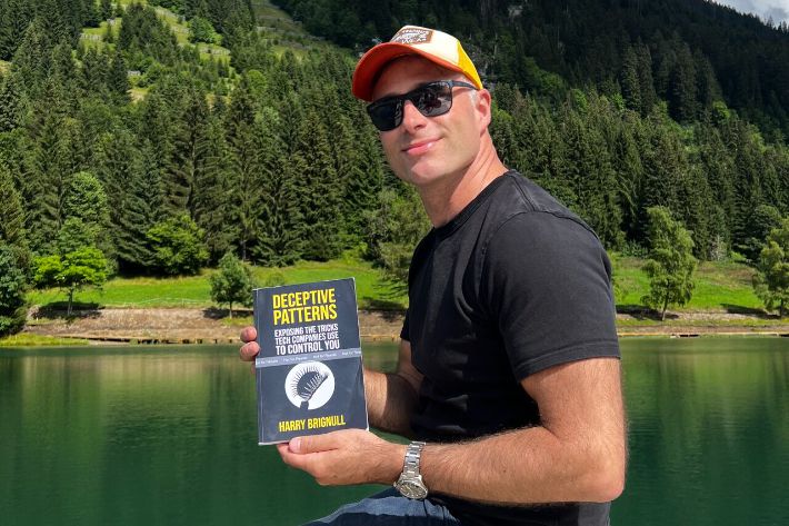 브리그널 박사가 저술한 책 'Deceptive Patterns(기만적 패턴)'. 해리 브리그널 박사 제공