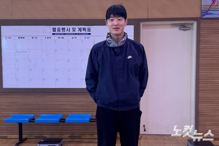 인터뷰하는 한국체대 연성호 코치. 이우섭 기자