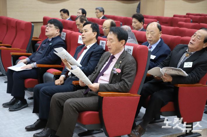 내빈으로 참석한 김석기 국회의원, 최태권 경북장로총연합회 회장, 포항CBS 이진백 대표. 김일현 선교국장