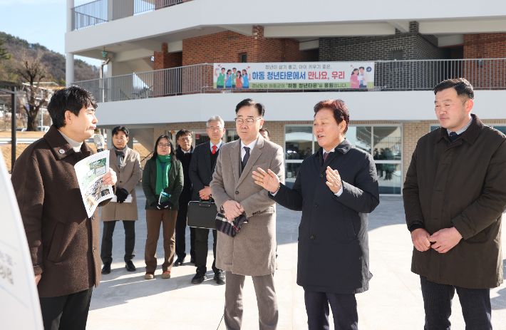 하동 청년타운 방문. 경남도청 제공