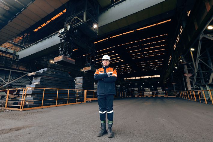 슬라브 야드 스마트 기술을 개발한 제강부 조재성 대리. 포스코 제공