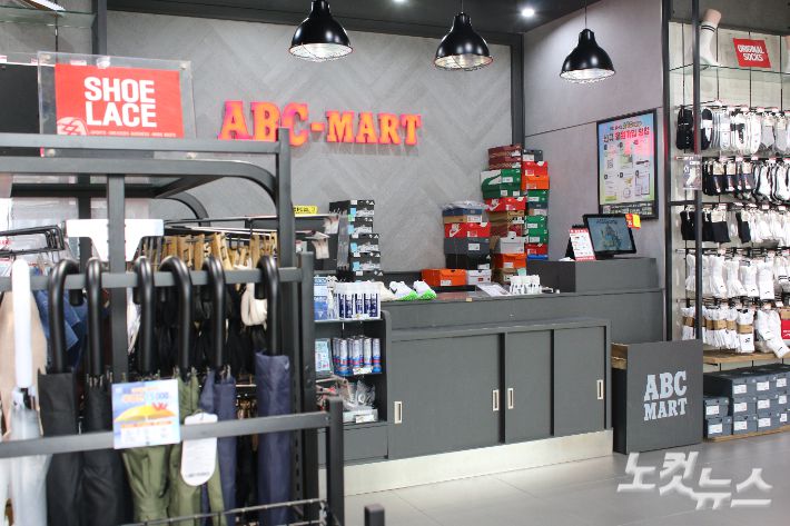 ABC마트 매장 내부. 강지윤 기자