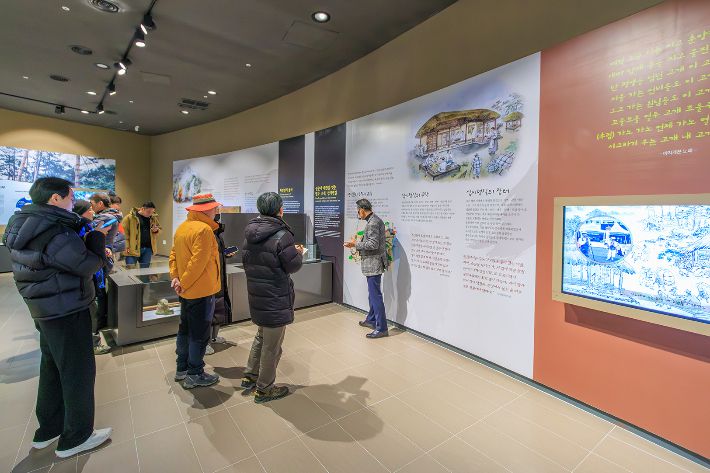 금강송에코리움 전시관. 울진군 제공