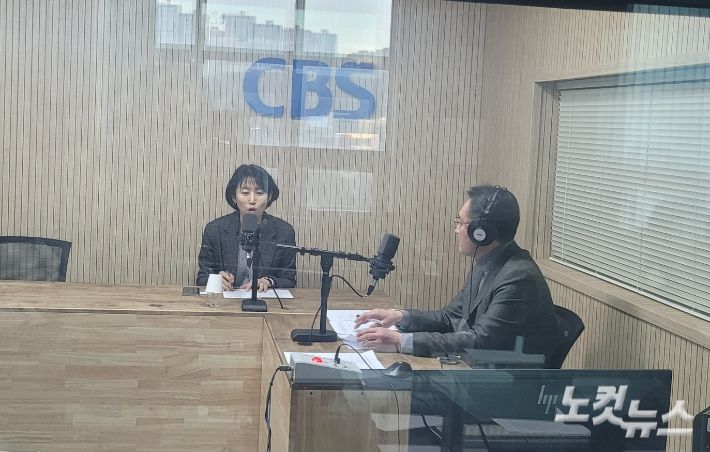 왼쪽부터 정인영 팀장, 김종현 앵커. 충북CBS