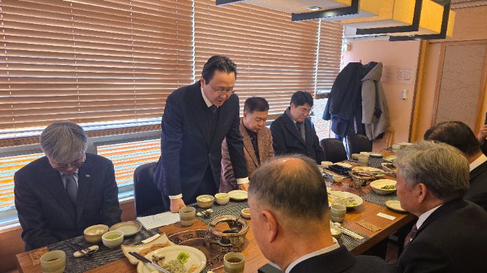 경남CBS 운영이사회 강영구 이사장이 대표기도를 하고 있다. 경남CBS