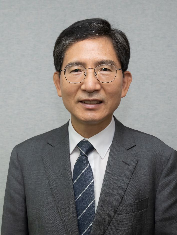 기자 출신인 배재한 전 국제신문 사장은 '새 얼굴' 후보군으로 거론되며 신인 가산점 변수와 맞물려 주목받고 있다. 자료사진