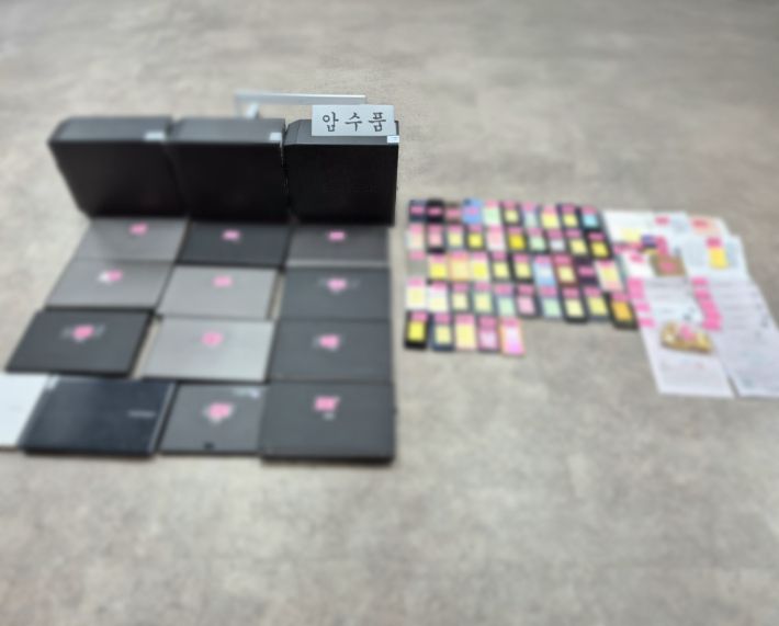 불법 도박 조직으로부터 압수한 물품. 부산경찰청 제공