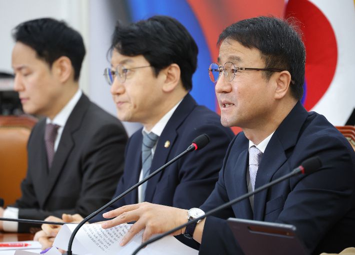 더불어민주당 한병도 원내대표가 22일 국회에서 열린 정책조정회의에서 발언하고 있다. 연합뉴스