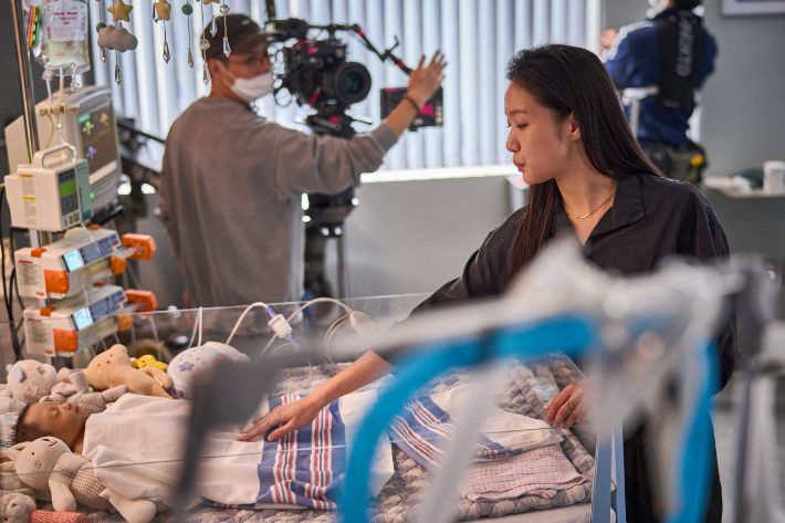 영화 '파묘' 촬영 현장 스틸컷. 우리나라에서만 1천만 관객을 넘긴 '파묘'는 지난 2024년 인도네시아 개봉 당시 한국영화로는 처음으로 230만 관객을 돌파, K오컬트물의 글로벌 지평을 넓혔다. 쇼박스 제공