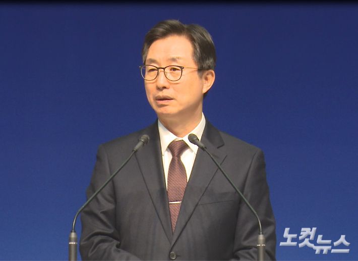 청주시기독교연합회 신년하례회 및 대표회장 이.취임식 예배에서 설교를 하고 있는 청주신흥교회 김학섭 목사. 충북CBS