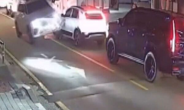 지난 5월 9일 서울 강남구 압구정동 한 도로에서 김호중씨가 운전하던 승용차가 사고를 일으키는 모습. 채널A 보도화면 캡처