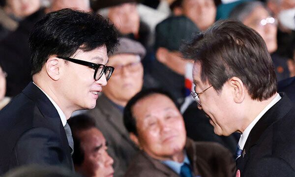 한동훈 국민의힘 비상대책위원장(왼쪽)과 이재명 더불어민주당 대표. 대통령실통신사진기자단