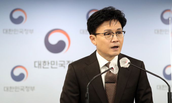 한동훈 법무부 장관이 27일 오후 서울 종로구 세종대로 정부서울청사에서 2023년 신년 특별사면·복권 관련 발표를 하고 있다. 뉴스1