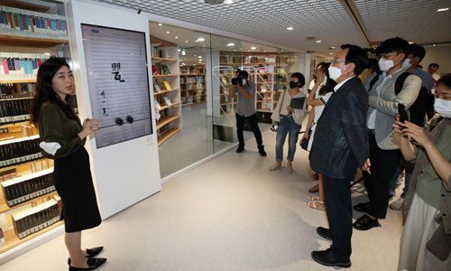 서울 서초동 국립국악원 국악박물관 3층에서 일반이 이용 가능한 문화복합공간으로 문 연 ‘공간이음’. 기획 전시 ‘모란봉이요 대동강이로다’도 진행 중이다. 뉴시스