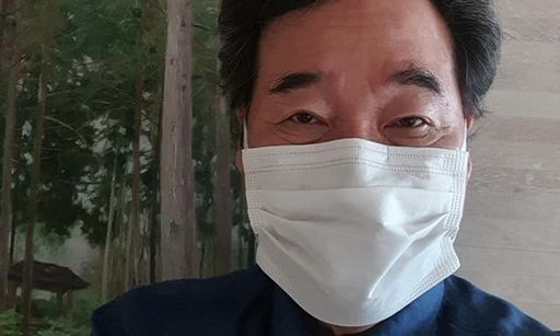코로나19 확진자와 밀접 접촉으로 자가격리 중인 더불어민주당 이낙연 의원. 페이스북 캡처