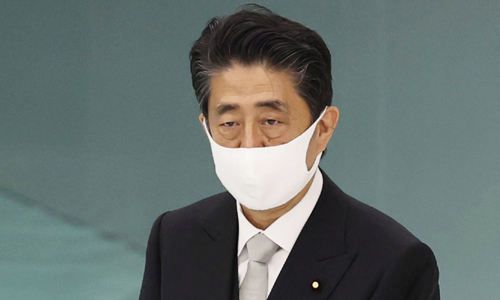 코로나19 방역을 위해 마스크를 쓴 아베 신조 일본 총리. 연합뉴스