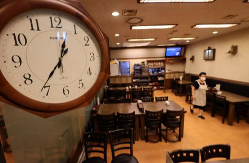 1일 서울 종로구 한 식당 모습. 평소 손님으로 붐비던 식당이 재택근무 및 도시락 식사가 늘어나면서 한산한 모습이다. 연합뉴스