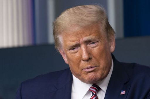 도널드 트럼프 미국 대통령이 27일 브리핑에서 자신의 세금 기록에 대한 뉴욕타임스의 폭로 기사에 대해 해명하고 있다. EPA연합뉴스