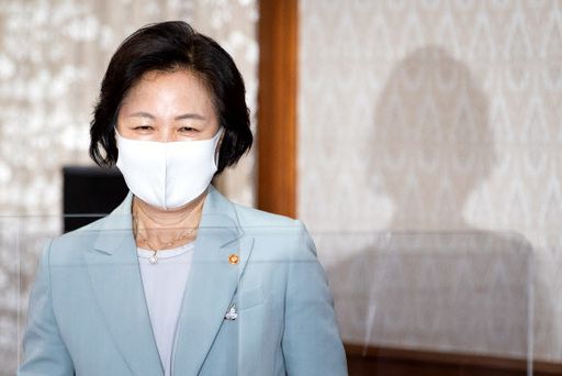 추미애 법무부 장관이 29일 서울 종로구 정부서울청사에서 열린 국무회의에 참석하고 있다. 뉴스1