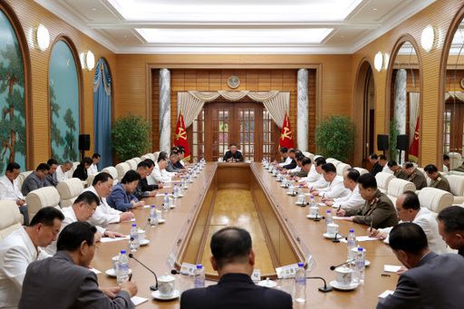 조선노동당 중앙위원회 제7기 제18차 정치국회의가 9월 29일 평양 당중앙위원회 본부청사에서 열렸다며 조선중앙통신이 30일 이 사진을 보도했다. 조선중앙통신