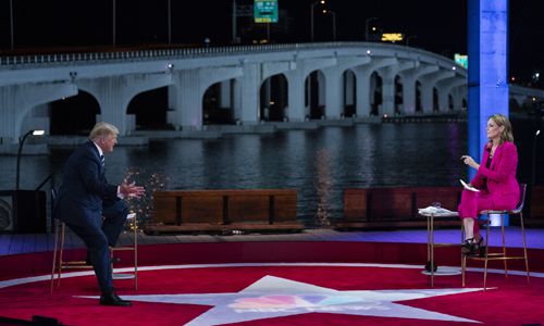 15일 NBC 뉴스 타운홀 미팅에 참석한 도널드 트럼프 미국 대통령. 마이애미=AP연합뉴스