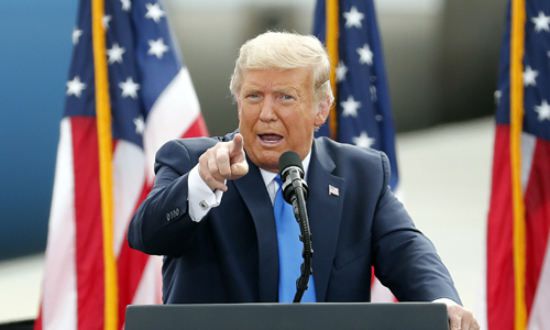 도널드 트럼프 미국 대통령이 15일(현지시간) 노스캐롤라이나주 그린빌에서 대선 유세를 벌이고 있다. 그린빌 AP=연합뉴스